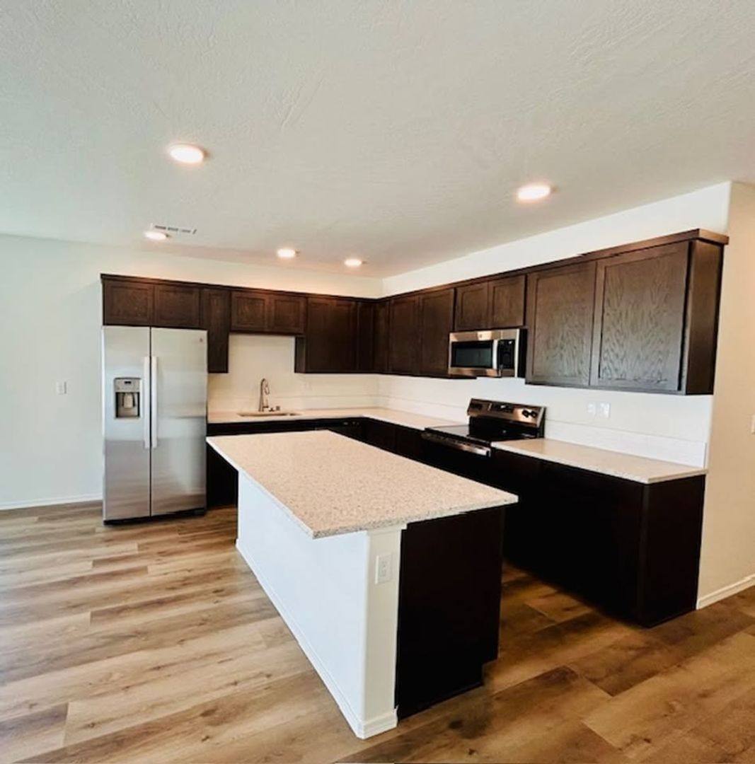 Townhouse for rent at 3684 S Roosevelt St, Kennewick, WA 99338
