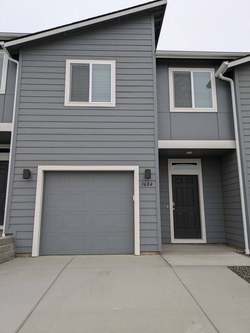 Townhouse for rent at 3684 S Roosevelt St, Kennewick, WA 99338