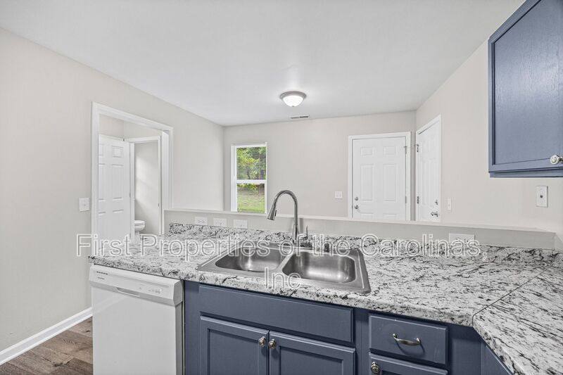 Townhouse for rent at 5194 Brooktree Dr, Charlotte, NC 28208