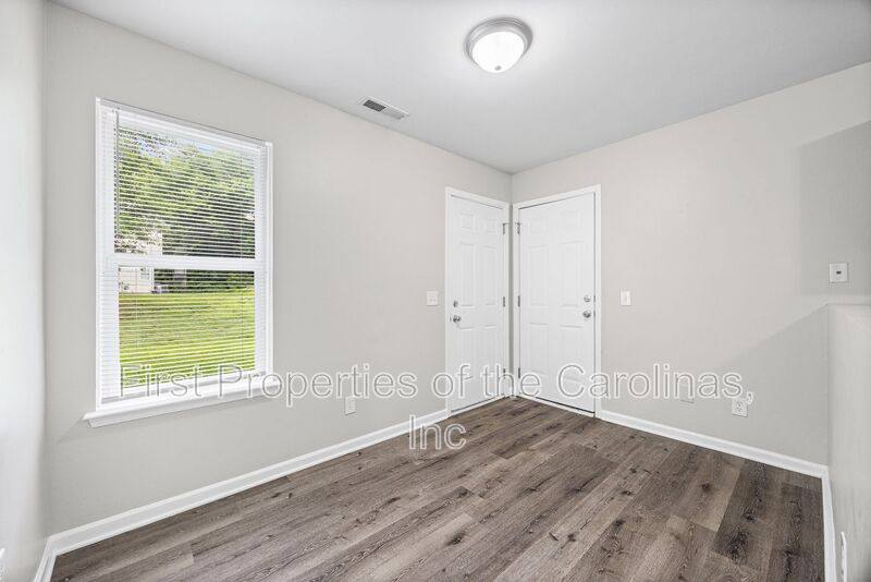 Townhouse for rent at 5194 Brooktree Dr, Charlotte, NC 28208