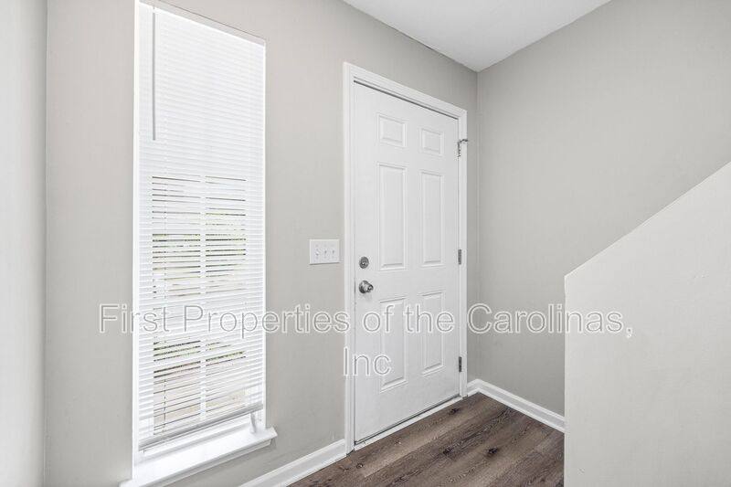 Townhouse for rent at 5194 Brooktree Dr, Charlotte, NC 28208