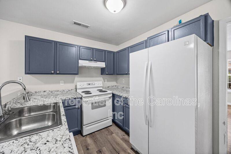 Townhouse for rent at 5194 Brooktree Dr, Charlotte, NC 28208