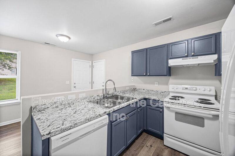 Townhouse for rent at 5194 Brooktree Dr, Charlotte, NC 28208