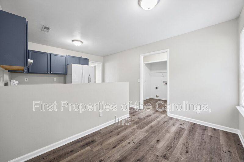 Townhouse for rent at 5194 Brooktree Dr, Charlotte, NC 28208