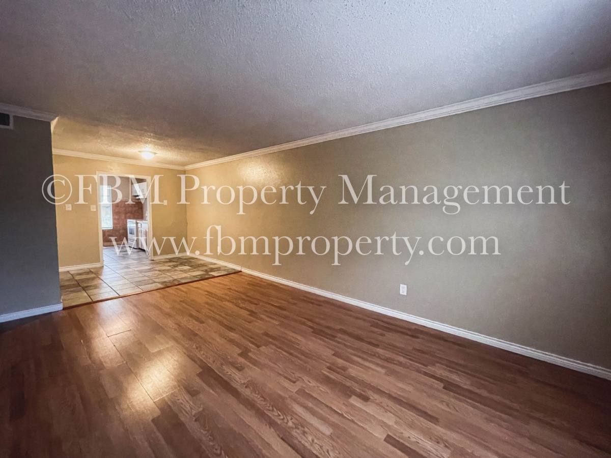Condo for rent at 2608 W Sycamore Ave, Corsicana, TX 75110