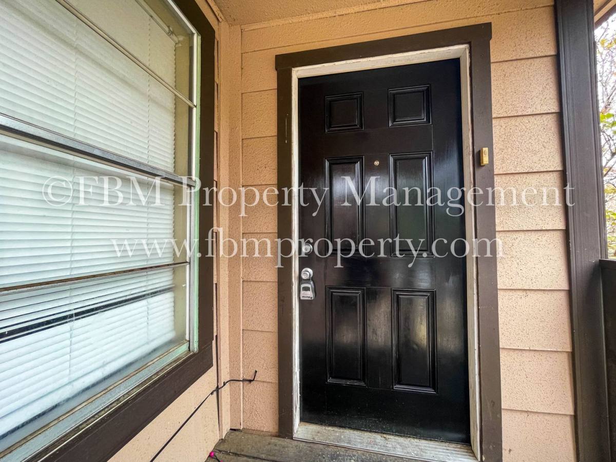 Condo for rent at 2608 W Sycamore Ave, Corsicana, TX 75110