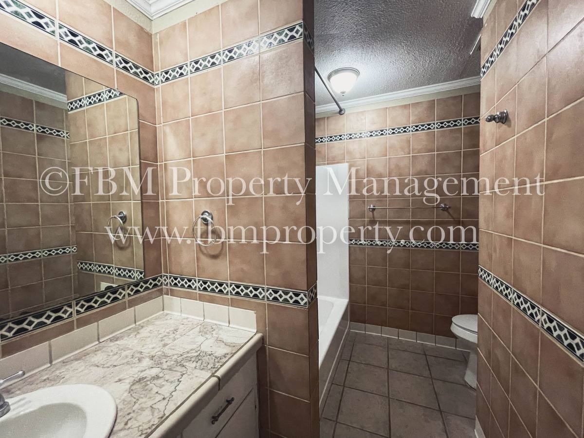 Condo for rent at 2608 W Sycamore Ave, Corsicana, TX 75110