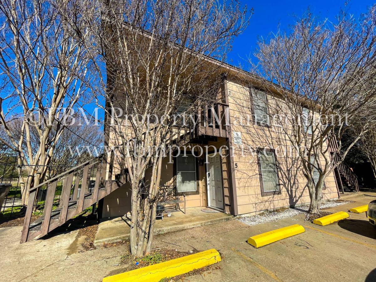 Condo for rent at 2608 W Sycamore Ave, Corsicana, TX 75110
