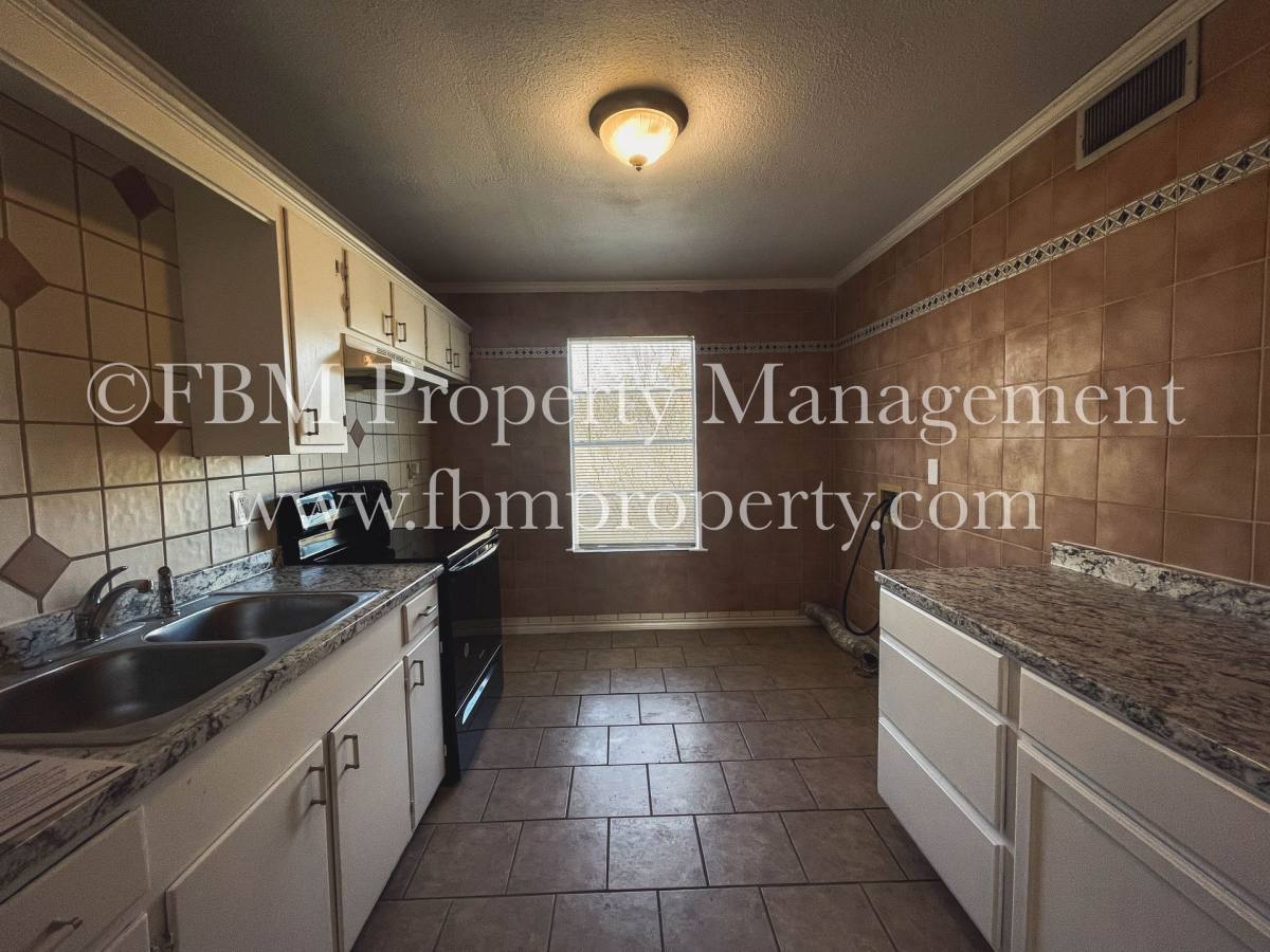 Condo for rent at 2608 W Sycamore Ave, Corsicana, TX 75110