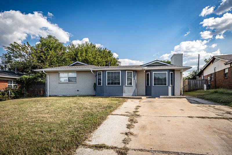 House for rent at 408 NW Woodridge Dr, Lawton, OK 73507
