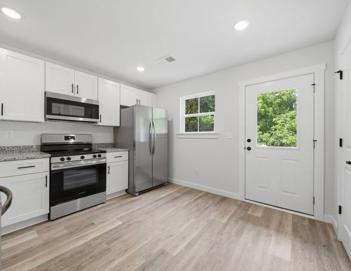 Townhouse for rent at 816 2nd St SE, Hickory, NC 28602