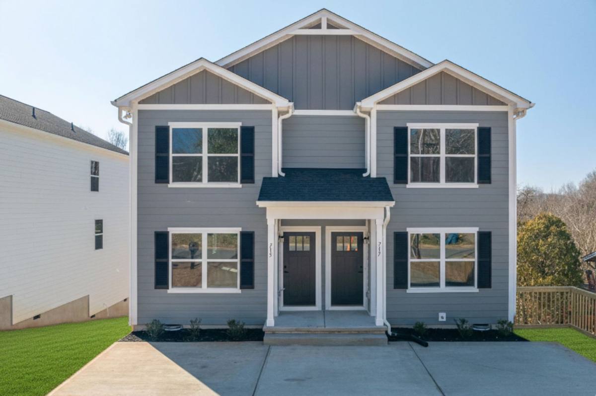 Townhouse for rent at 816 2nd St SE, Hickory, NC 28602