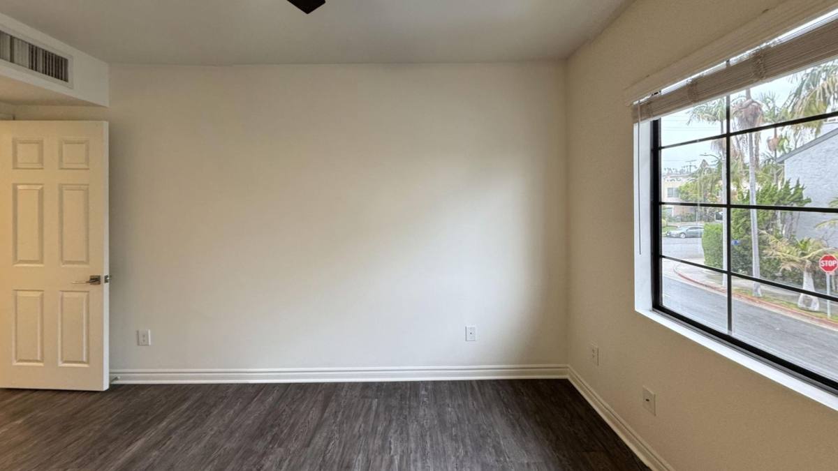 Townhouse for rent at 12506 Pacific Ave, Los Angeles, CA 90066