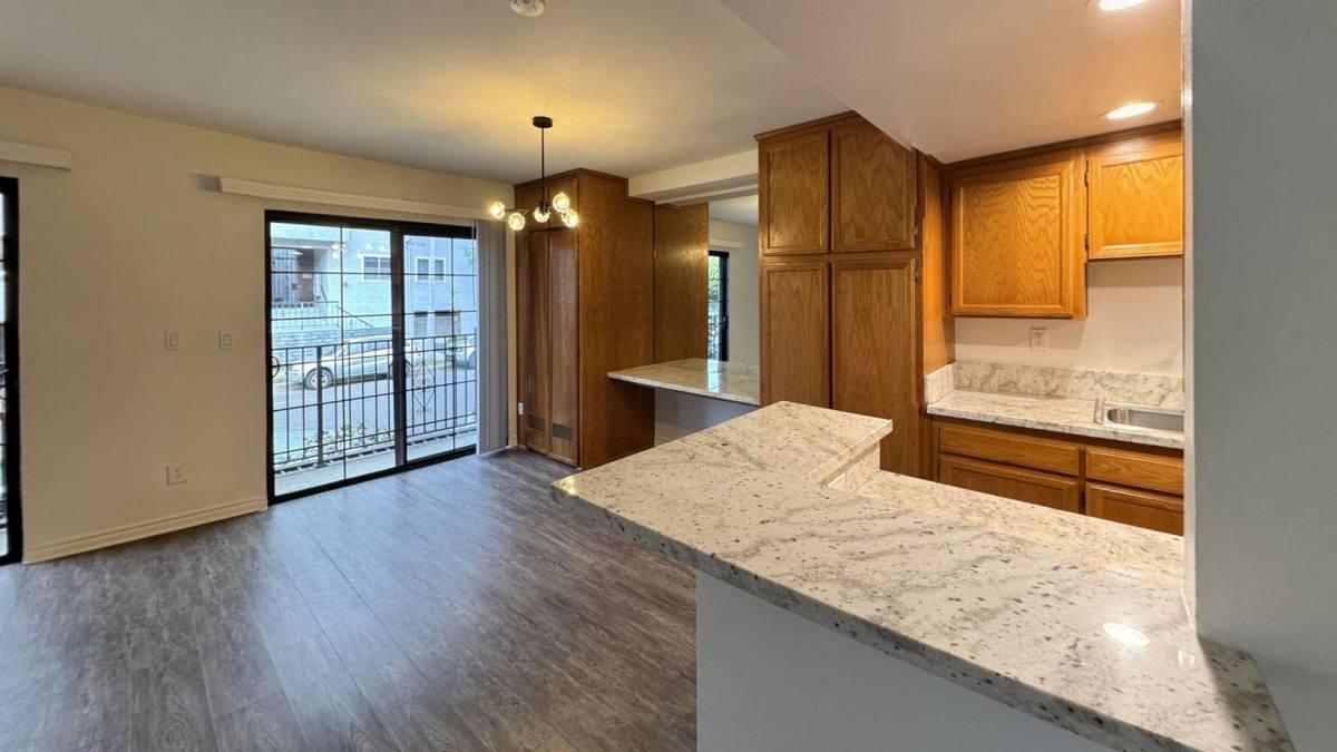 Townhouse for rent at 12506 Pacific Ave, Los Angeles, CA 90066