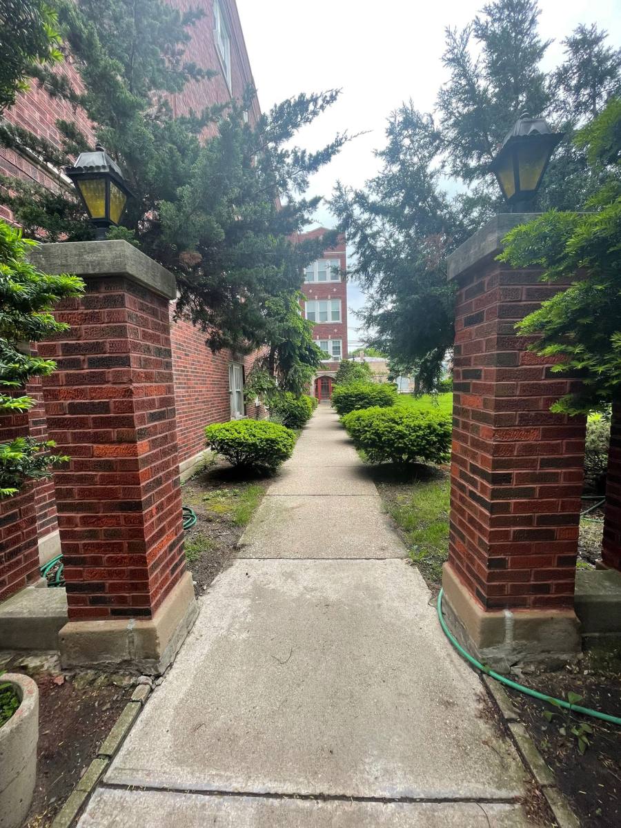 Apartment for rent at 2708 W Fitch Ave, Chicago, IL 60645