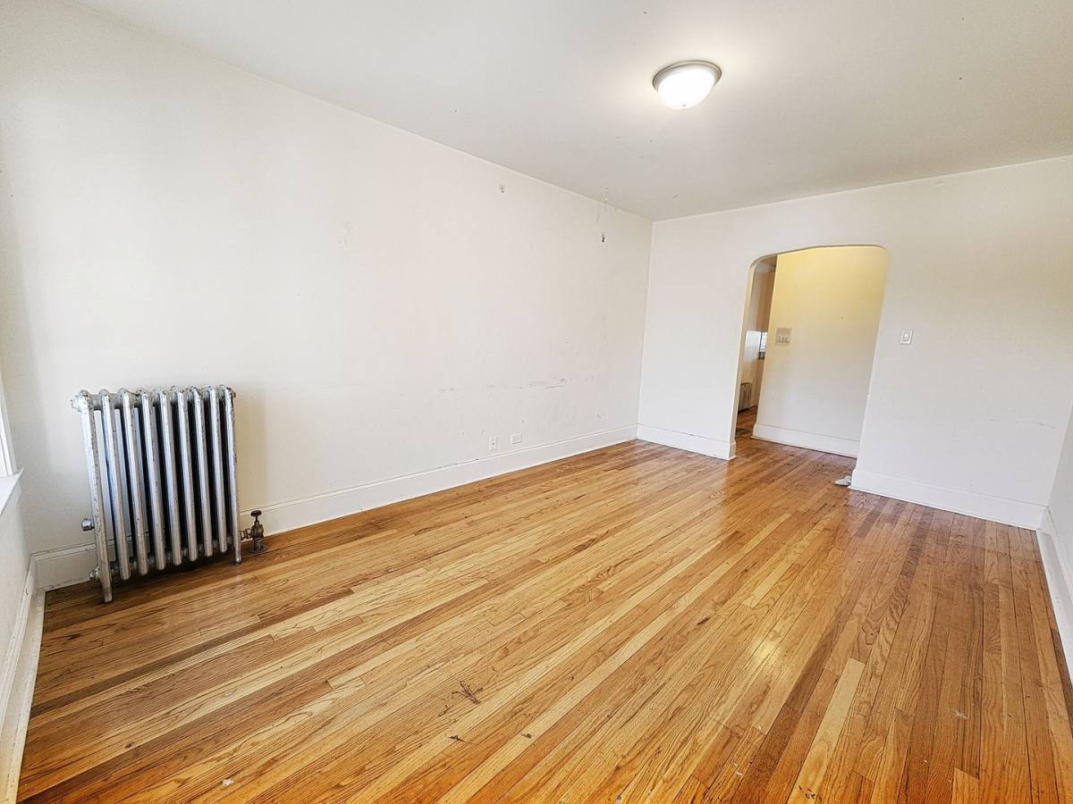Apartment for rent at 2708 W Fitch Ave, Chicago, IL 60645