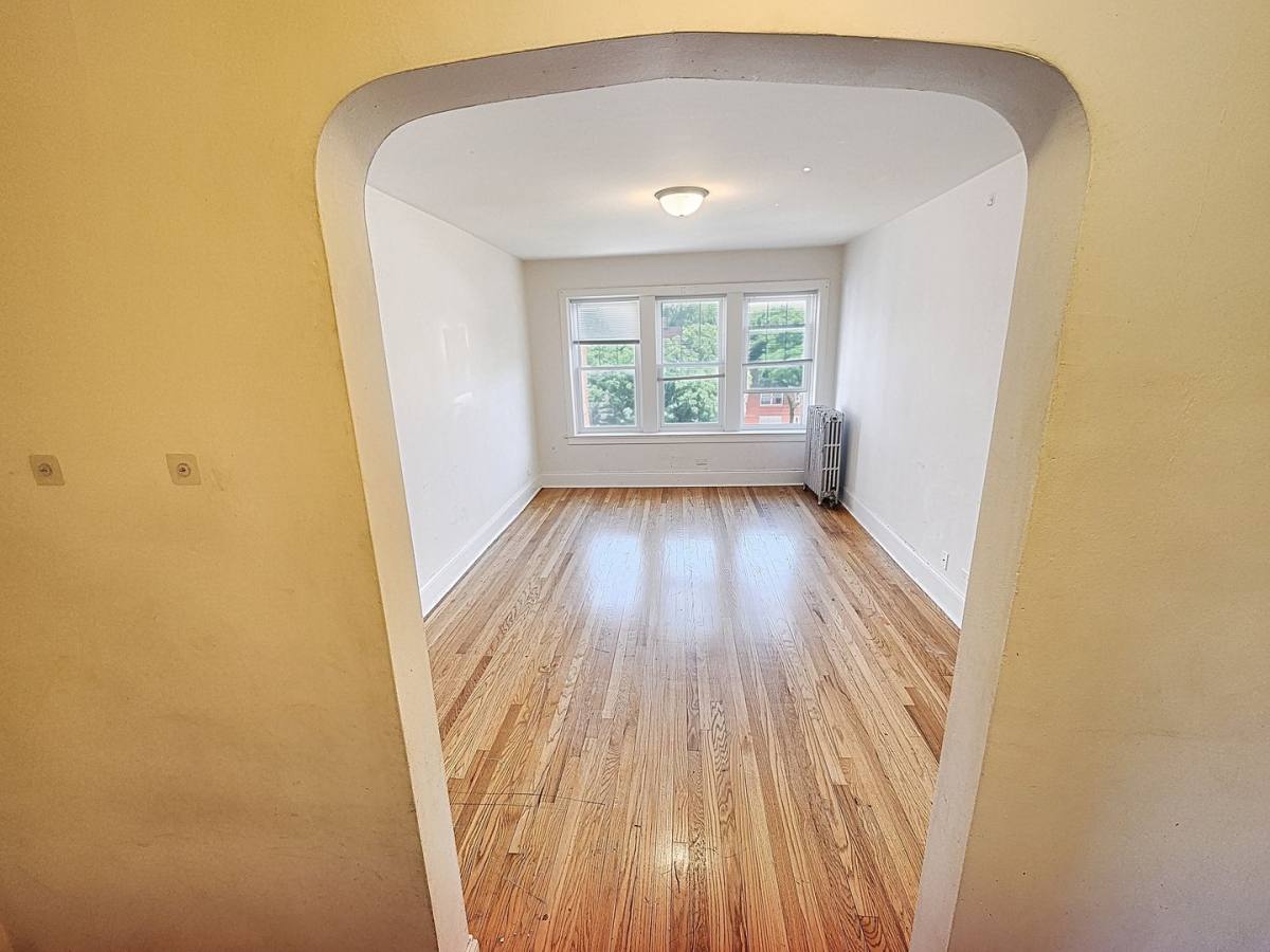 Apartment for rent at 2708 W Fitch Ave, Chicago, IL 60645