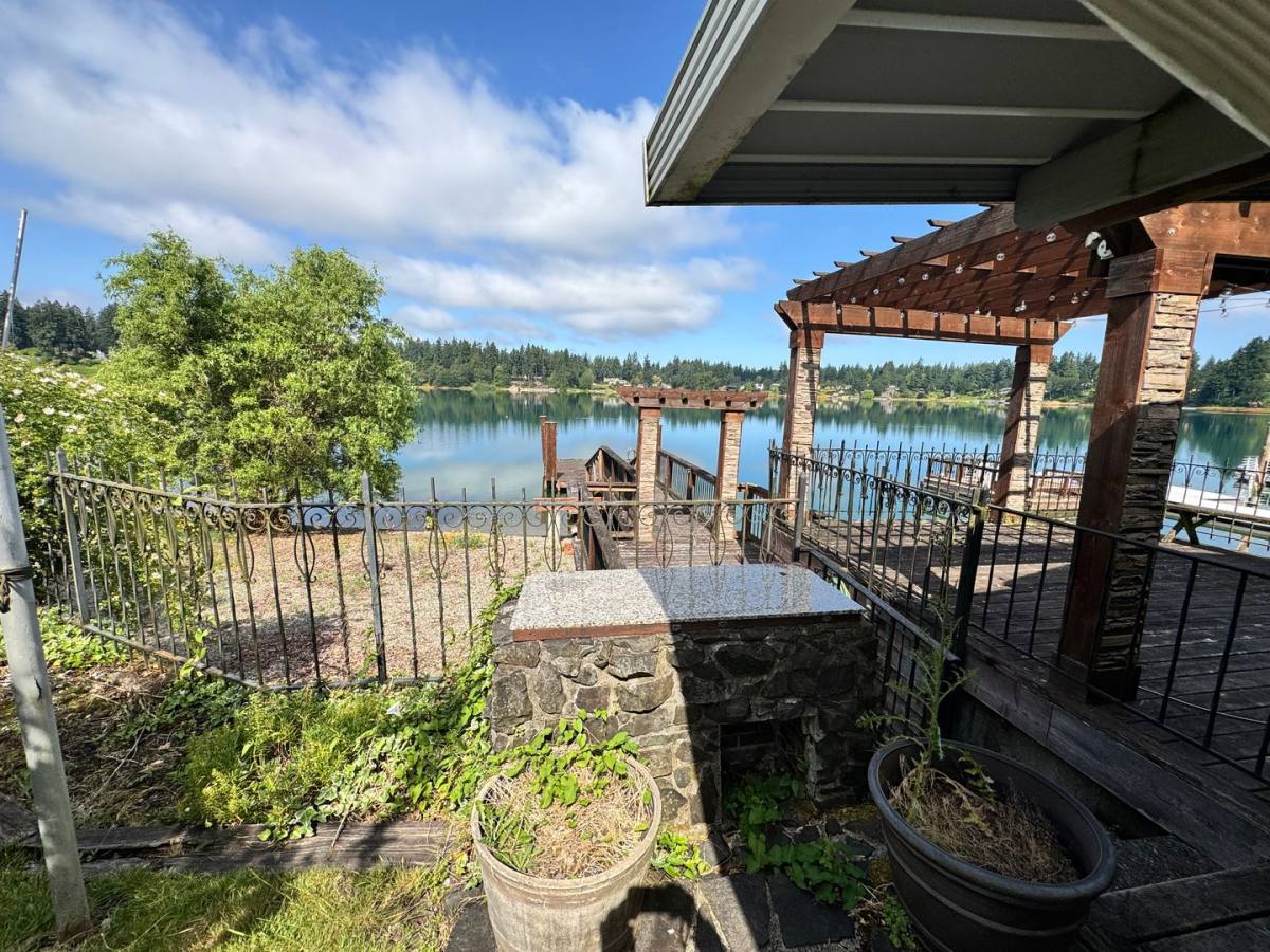 House for rent at 12224 Nyanza Rd, Lakewood, WA 98499