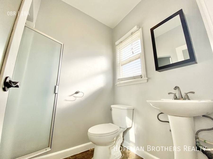 Apartment for rent at 1133 S Westmoreland Ave #1, Los Angeles, CA 90006