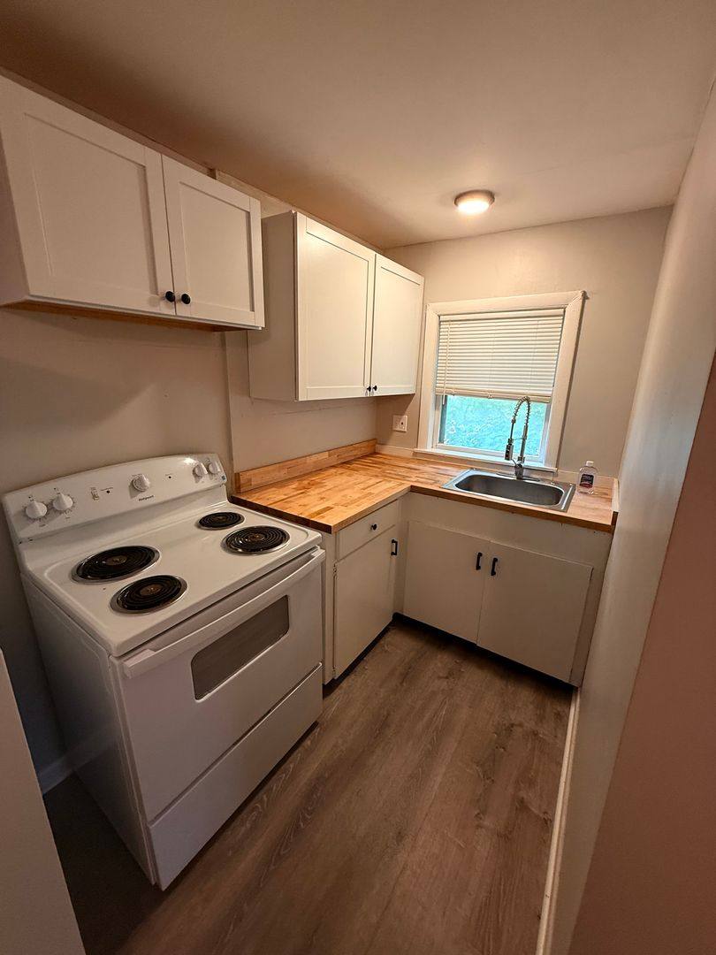 Apartment for rent at 27 E Crescent St, Augusta, ME 04330
