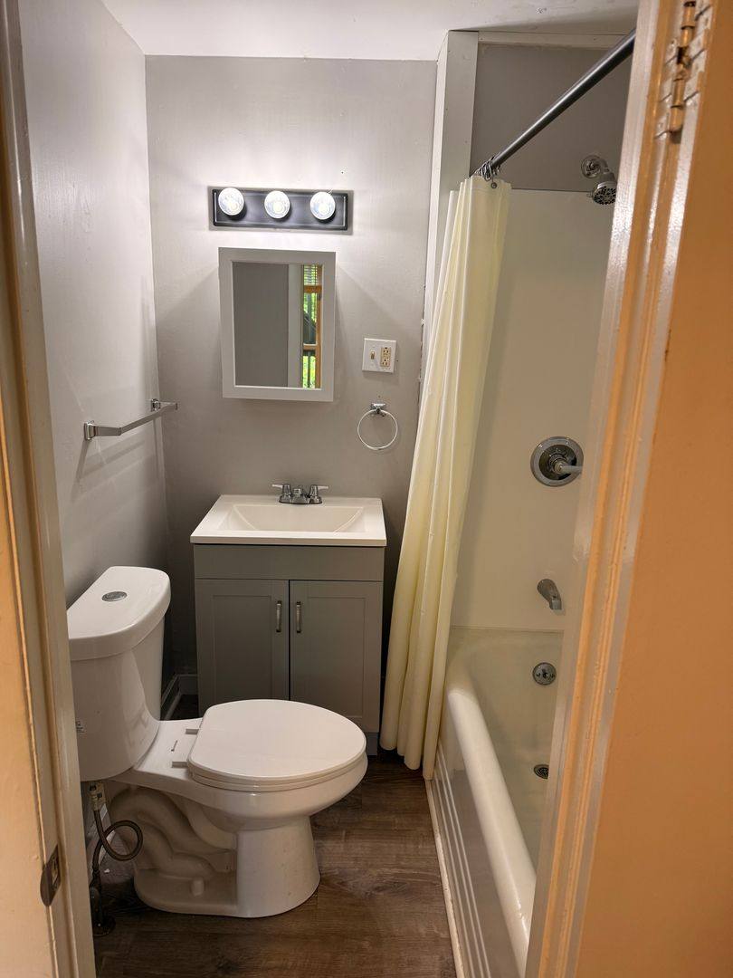 Apartment for rent at 27 E Crescent St, Augusta, ME 04330