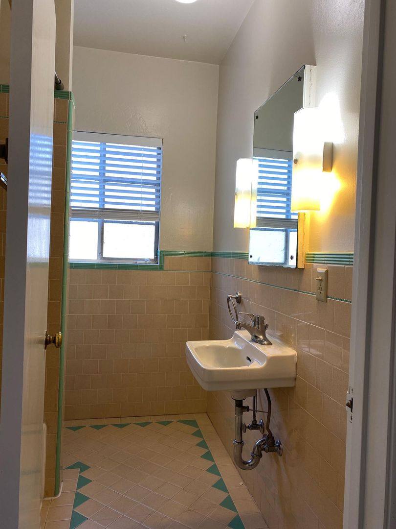 Apartment for rent at 1519 Broadway, Alameda, CA 94501