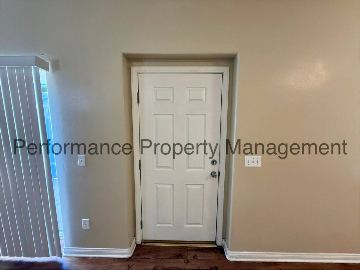 Apartment for rent at 3655 Pine Meadow Dr, Bakersfield, CA 93308