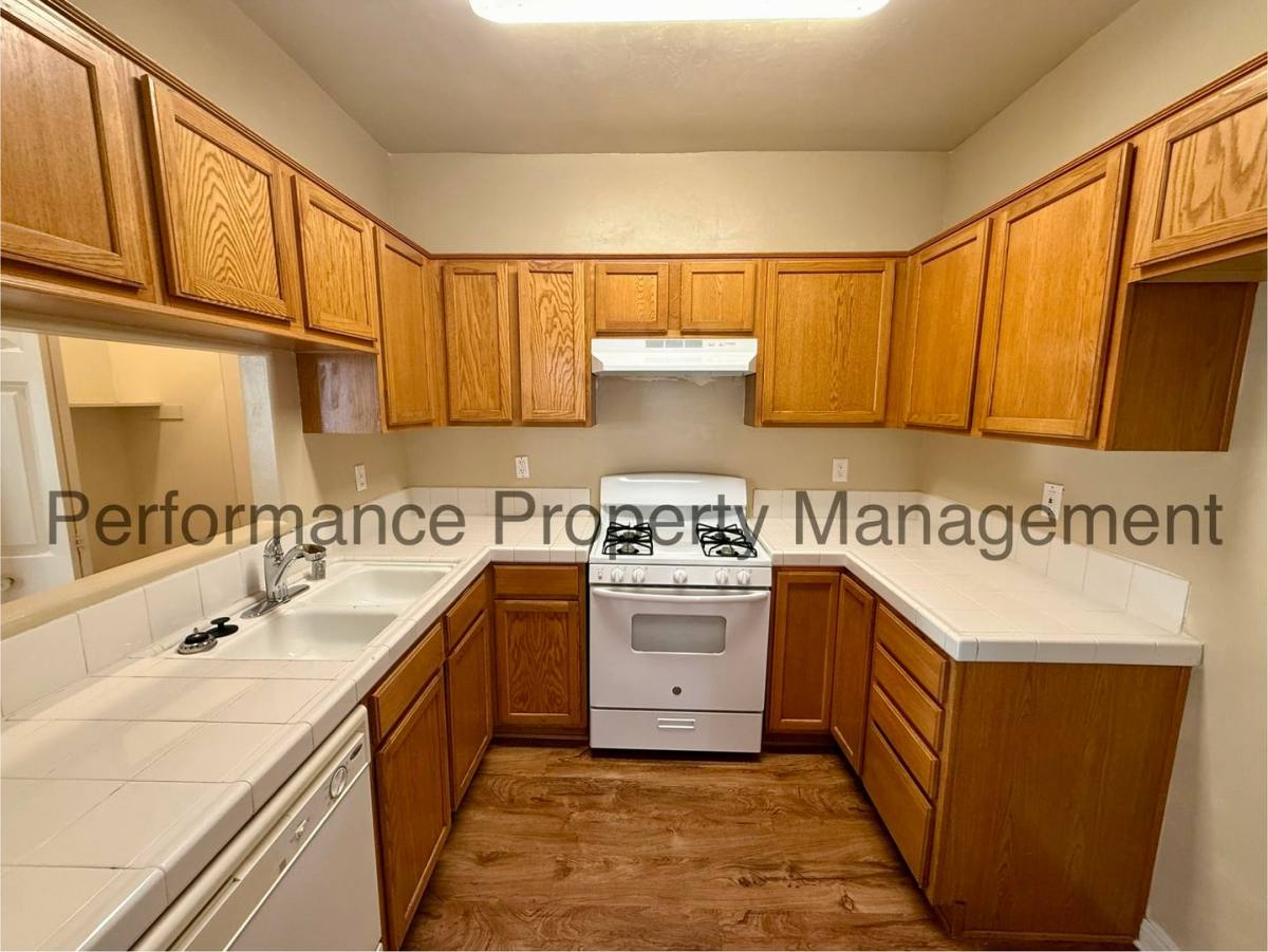 Apartment for rent at 3655 Pine Meadow Dr, Bakersfield, CA 93308