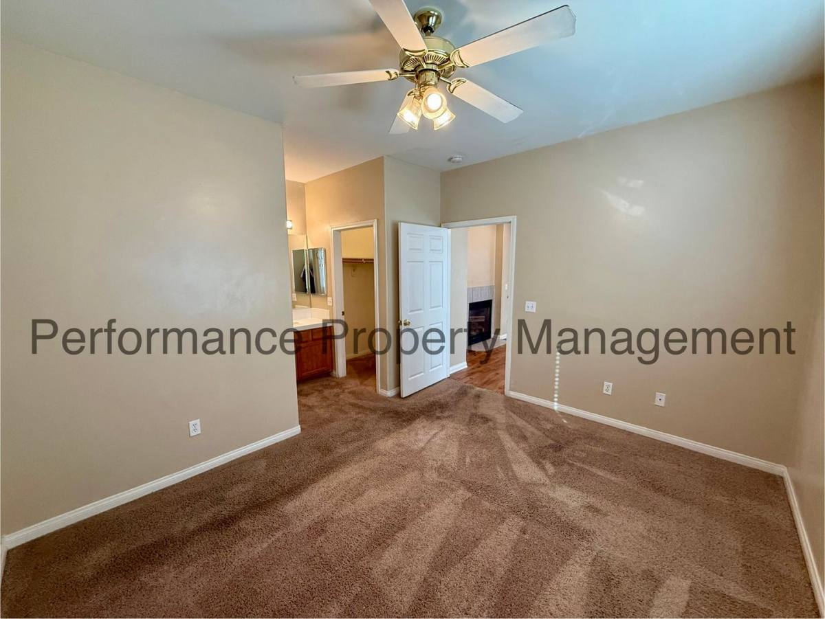 Apartment for rent at 3655 Pine Meadow Dr, Bakersfield, CA 93308