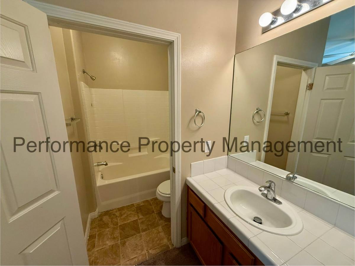 Apartment for rent at 3655 Pine Meadow Dr, Bakersfield, CA 93308