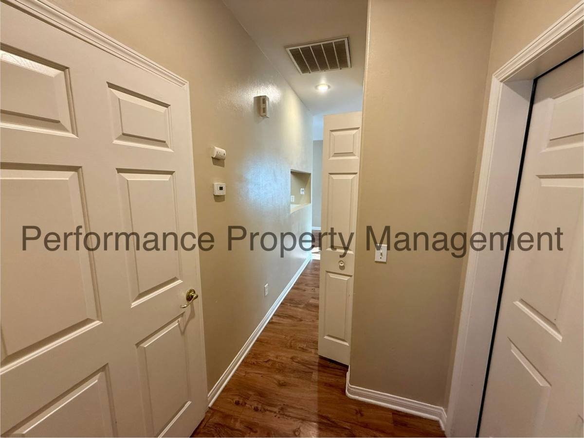 Apartment for rent at 3655 Pine Meadow Dr, Bakersfield, CA 93308