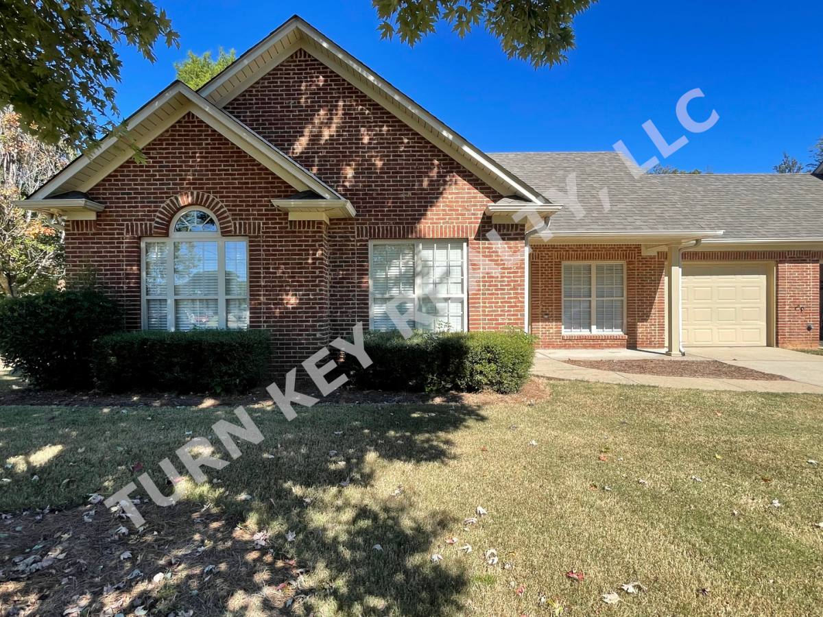 Townhouse for rent at 112 Vann Circle, Trussville, AL 35173
