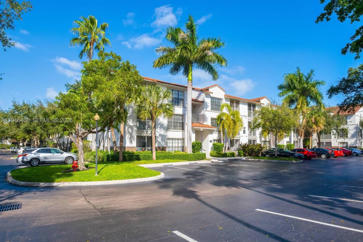 Apartment for rent at 3101 Port Royale Blvd, Fort Lauderdale, FL 33308