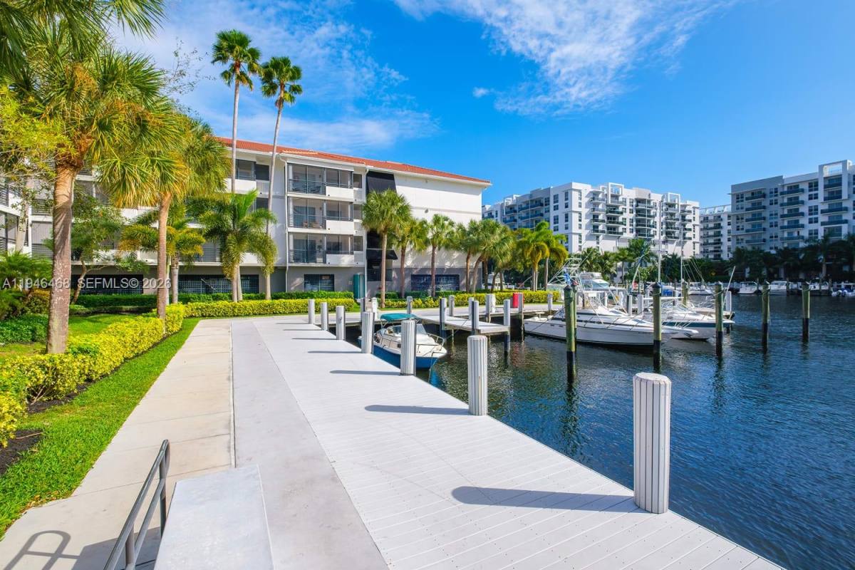 Apartment for rent at 3101 Port Royale Blvd, Fort Lauderdale, FL 33308