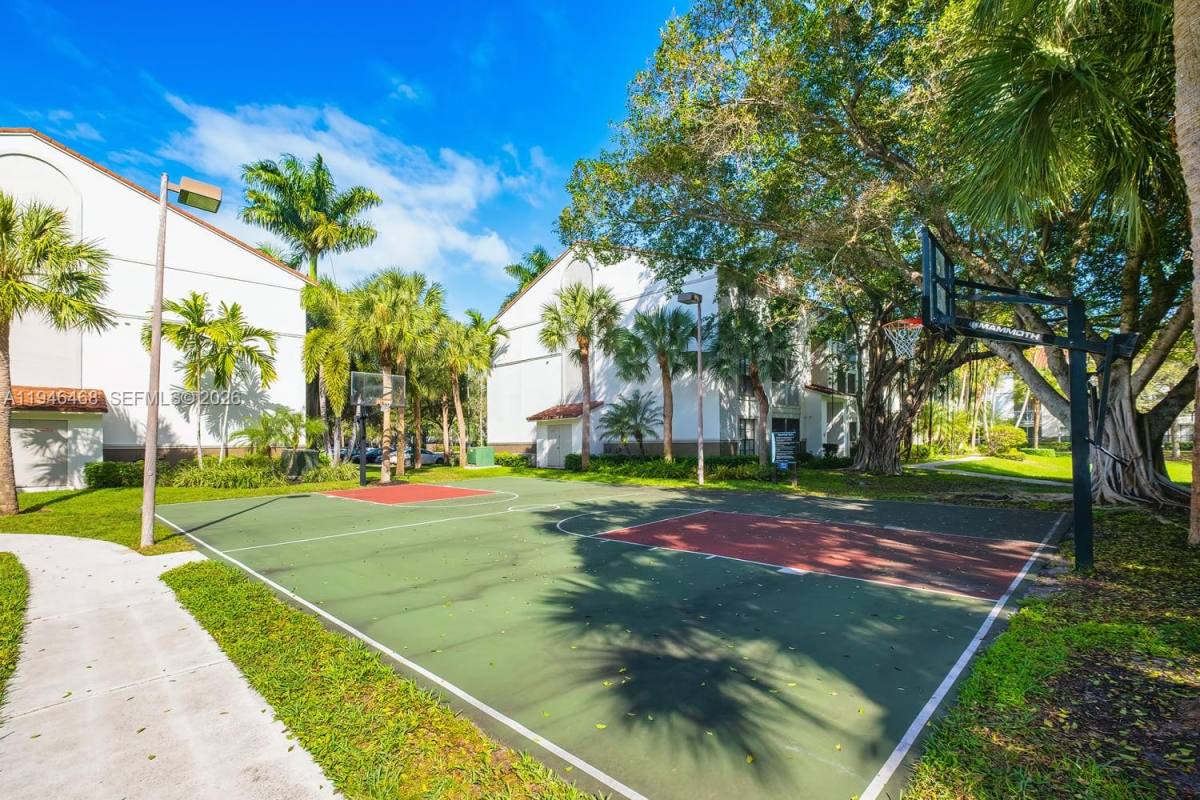Apartment for rent at 3101 Port Royale Blvd, Fort Lauderdale, FL 33308
