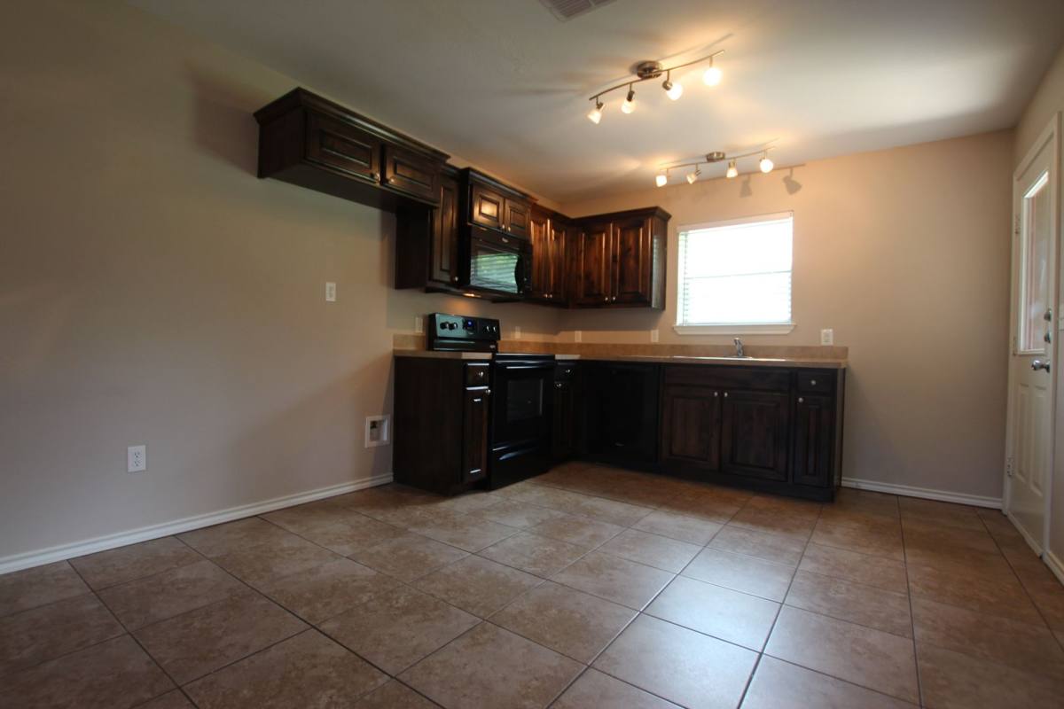 Townhouse for rent at 16016 FM 16 W, Lindale, TX 75771