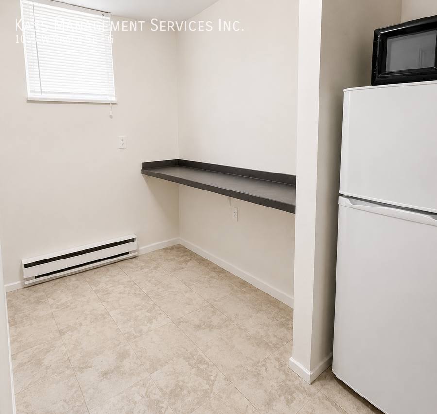 Apartment for rent at 1055 W Grace St, Chicago, IL 60613