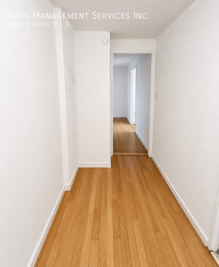 Apartment for rent at 1055 W Grace St, Chicago, IL 60613