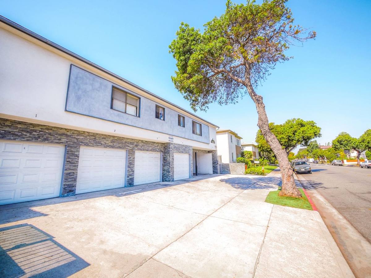 Apartment for rent at 2622 28th St, Santa Monica, CA 90405