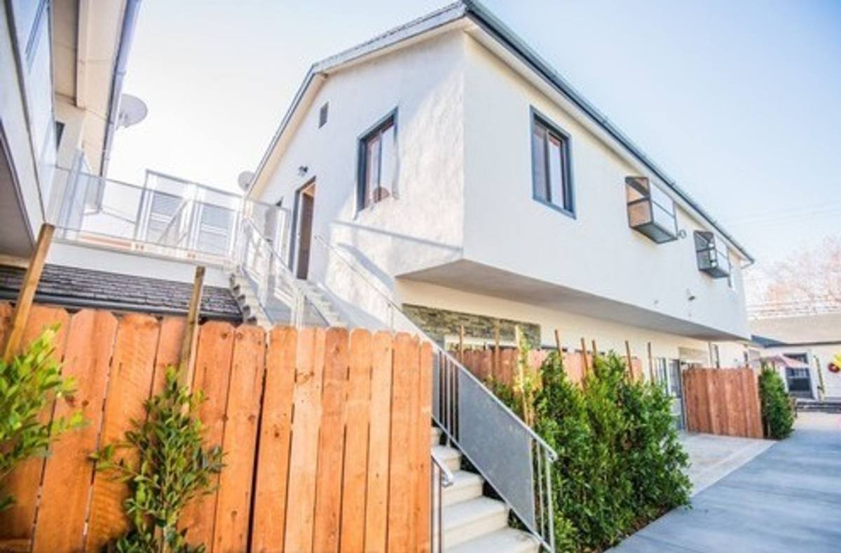 Apartment for rent at 2622 28th St, Santa Monica, CA 90405
