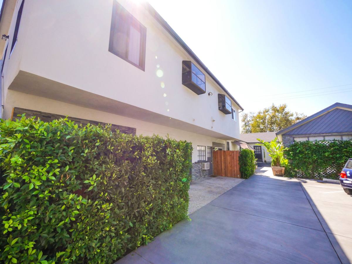 Apartment for rent at 2622 28th St, Santa Monica, CA 90405