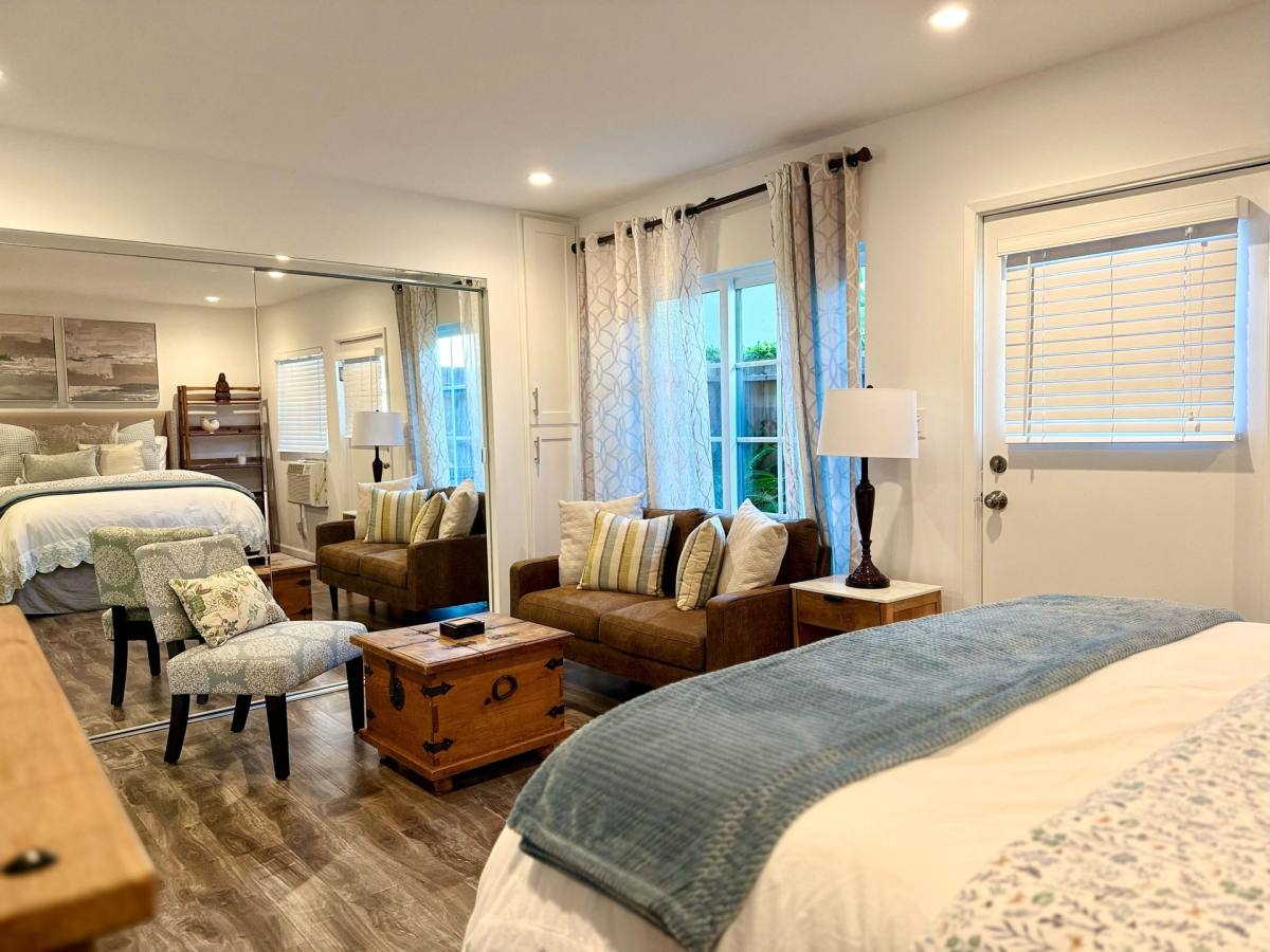 Apartment for rent at 2622 28th St, Santa Monica, CA 90405