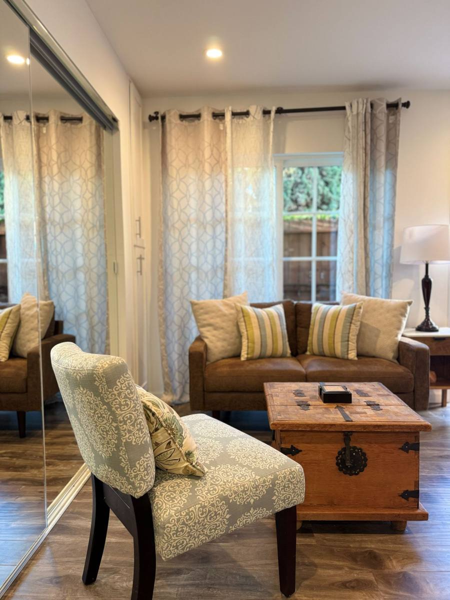 Apartment for rent at 2622 28th St, Santa Monica, CA 90405