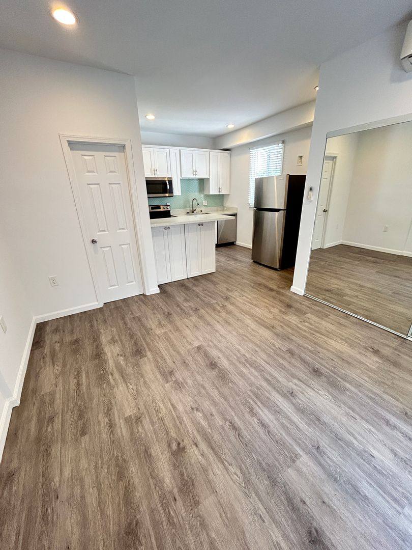 Apartment for rent at 2622 28th St, Santa Monica, CA 90405