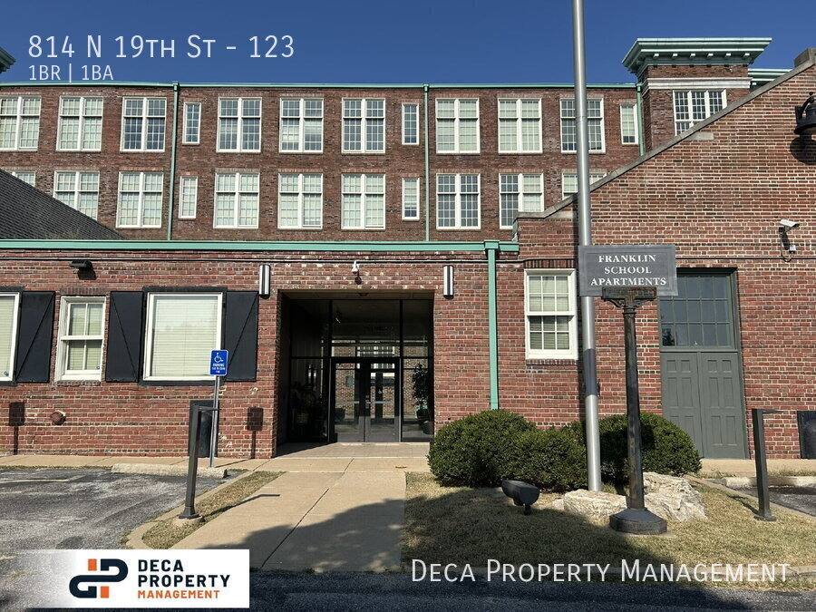 Apartment for rent at 814 N 19th St, Saint Louis, MO 63106