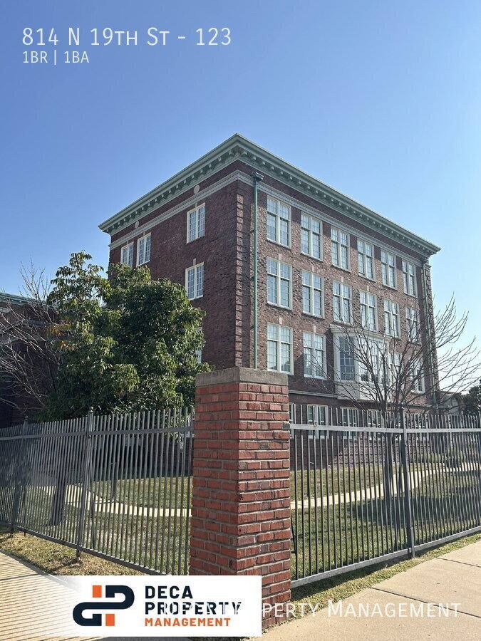 Apartment for rent at 814 N 19th St, Saint Louis, MO 63106