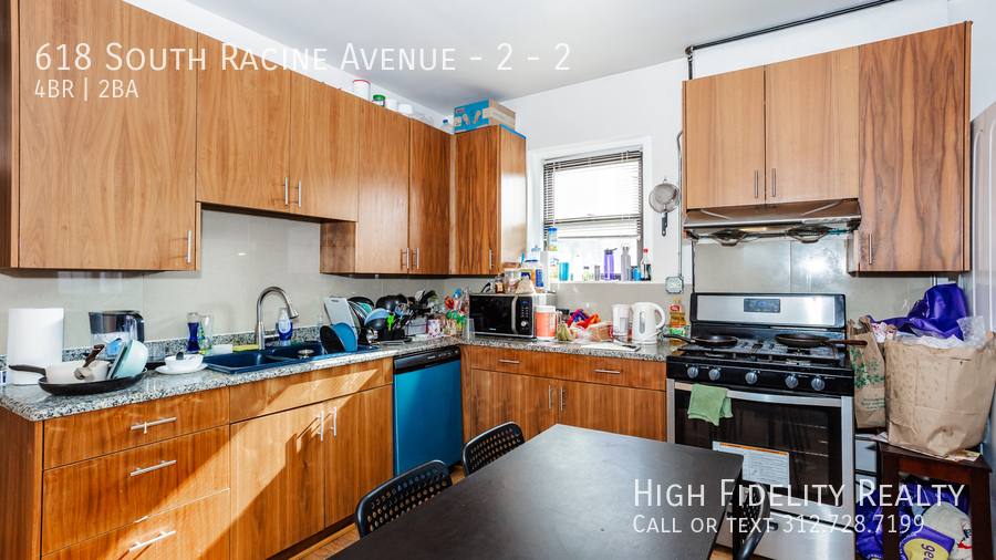 Apartment for rent at 618 S Racine Ave, Chicago, IL 60607