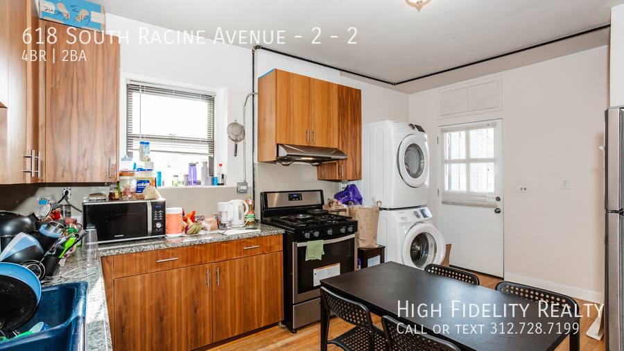 Apartment for rent at 618 S Racine Ave, Chicago, IL 60607