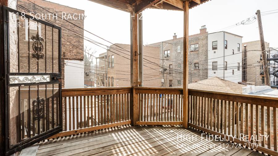 Apartment for rent at 618 S Racine Ave, Chicago, IL 60607