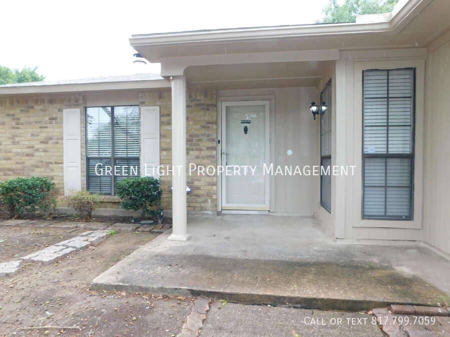 House for rent at 3812 Mulberry Lane, Bedford, TX 76021